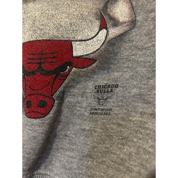 Vintage 90s Lee Sport Chicago Bulls Gray Sweater Size M Gold Embroidered Logo - Picture 4 of 10